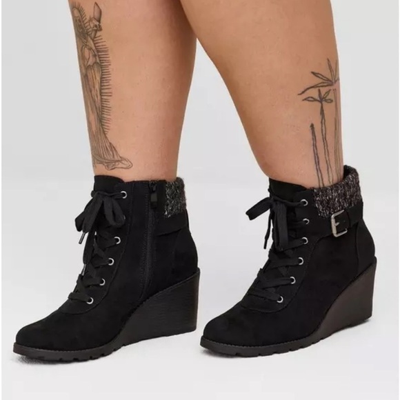 NWT Torrid Wedge Booties Faux Suede Sweater Trim Black 7WW - Picture 5 of 5